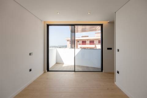 Apartamento T3 com Varandas no Centro de Gondomar