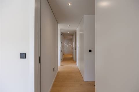 Apartamento T3 com Varandas no Centro de Gondomar