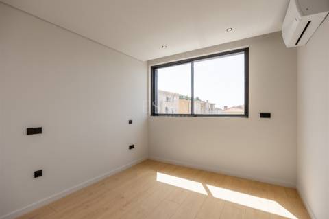 Apartamento T3 com Varandas no Centro de Gondomar