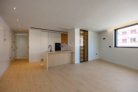 Apartamento T4 com Varandas no Centro de Gondomar