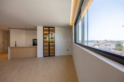 Apartamento T4 com Varandas no Centro de Gondomar
