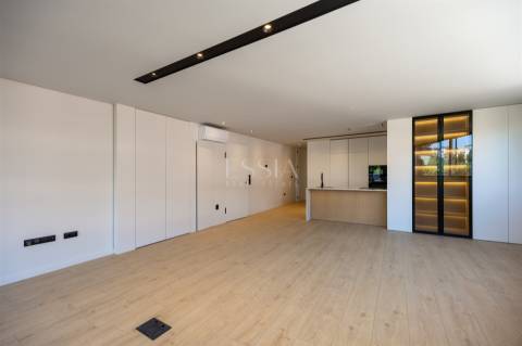 Apartamento T4 com Varandas no Centro de Gondomar