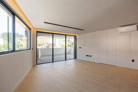 Apartamento T4 com Varandas no Centro de Gondomar