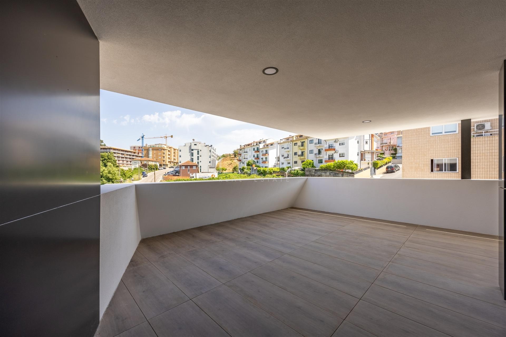 Apartamento T4 com Varandas no Centro de Gondomar