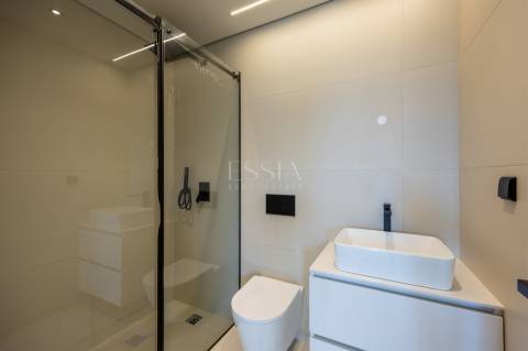 Apartamento T4 com Varandas no Centro de Gondomar