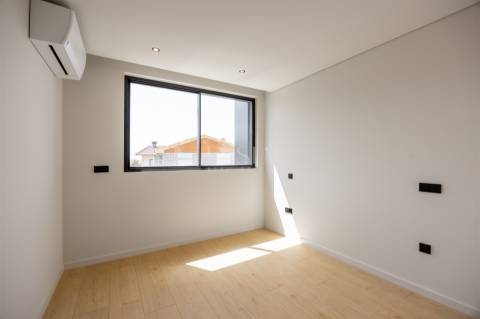 Apartamento T4 com Varandas no Centro de Gondomar