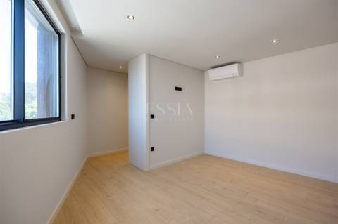 Apartamento T4 com Varandas no Centro de Gondomar