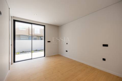 Apartamento T2 com  varandas no Centro de Gondomar