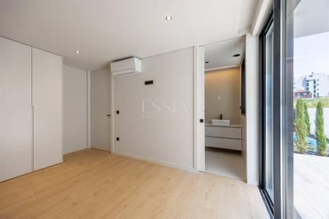 Apartamento T2 com  varandas no Centro de Gondomar