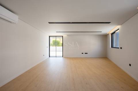 Apartamento T2 com  varandas no Centro de Gondomar