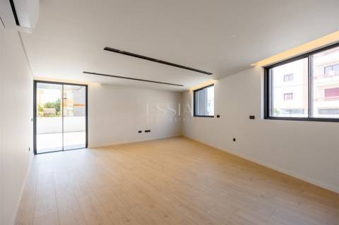 Apartamento T2 com  varandas no Centro de Gondomar