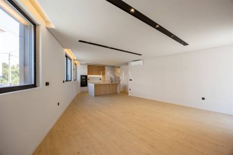Apartamento T2 com  varandas no Centro de Gondomar