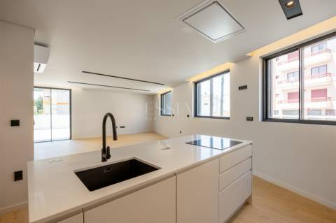 Apartamento T2 com  varandas no Centro de Gondomar