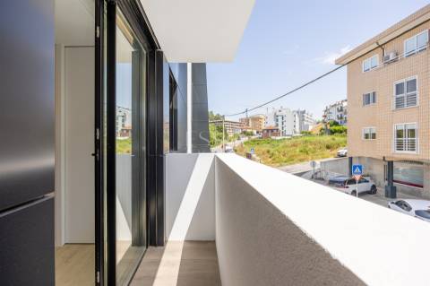 Apartamento T2 com  varandas no Centro de Gondomar