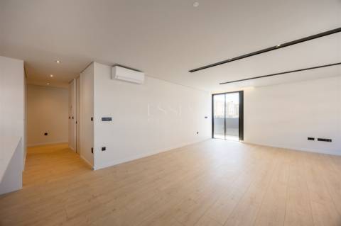 Apartamento T2 com  varandas no Centro de Gondomar