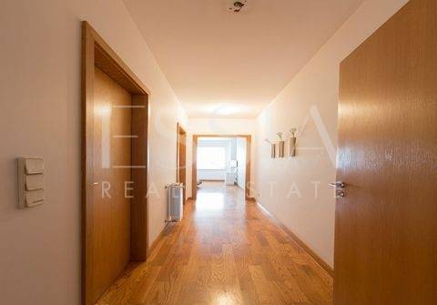 Apartamento T3 - Foz do Douro, com vistas de mar e de rio.