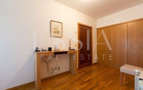 Apartamento T3 - Foz do Douro, com vistas de mar e de rio.