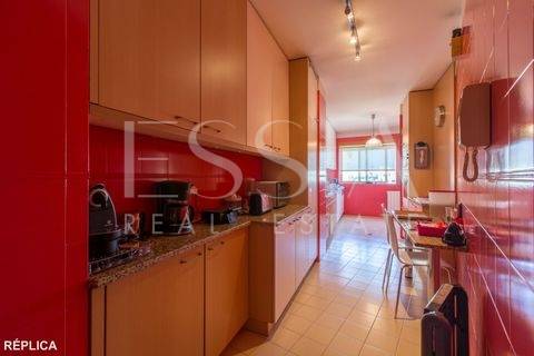 Apartamento T3 - Foz do Douro, com vistas de mar e de rio.