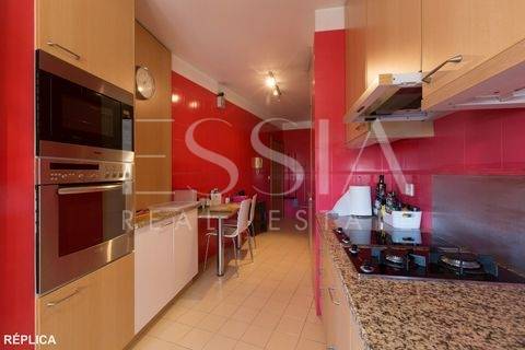 Apartamento T3 - Foz do Douro, com vistas de mar e de rio.