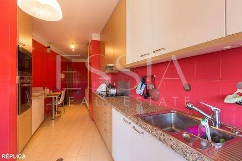 Apartamento T3 - Foz do Douro, com vistas de mar e de rio.