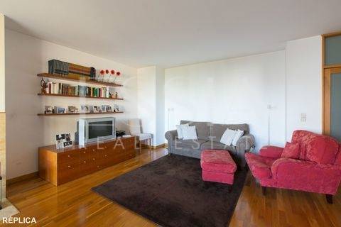 Apartamento T3 - Foz do Douro, com vistas de mar e de rio.
