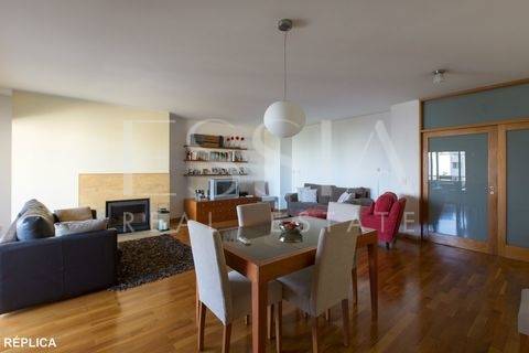 Apartamento T3 - Foz do Douro, com vistas de mar e de rio.