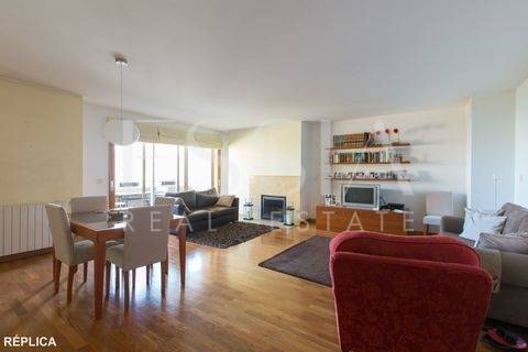 Apartamento T3 - Foz do Douro, com vistas de mar e de rio.