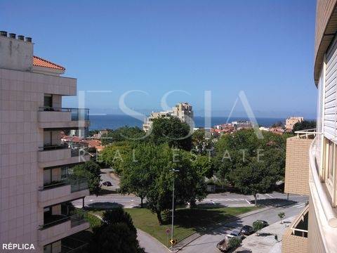 Apartamento T3 - Foz do Douro, com vistas de mar e de rio.