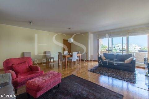 Apartamento T3 - Foz do Douro, com vistas de mar e de rio.