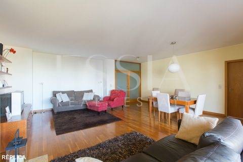 Apartamento T3 - Foz do Douro, com vistas de mar e de rio.