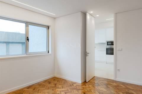 Apartamento T4 Renovado na Baixa do Porto