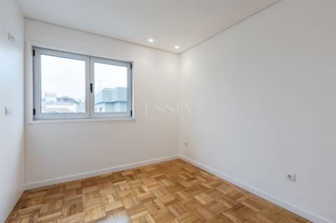 Apartamento T4 Renovado na Baixa do Porto