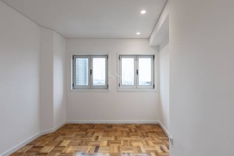 Apartamento T4 Renovado na Baixa do Porto