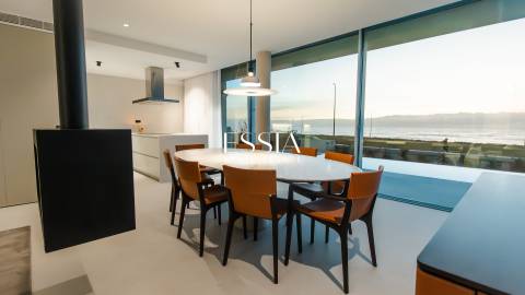 Moradia T4 com Piscina frente ao mar em Gaia