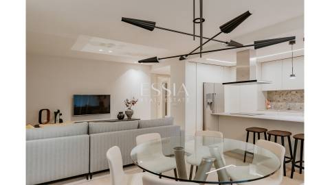 Apartamento T3 com Terraço em Primeira Linha de Mar