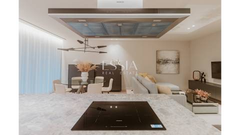 Apartamento T3 com Terraço em Primeira Linha de Mar