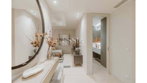 Apartamento T3 com Terraço em Primeira Linha de Mar