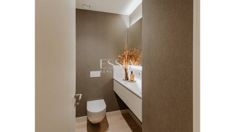 Apartamento T3 com Terraço em Primeira Linha de Mar