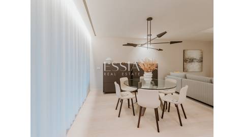 Apartamento T3 com Varanda em Primeira Linha de Mar