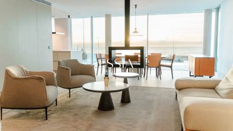 Moradia T4 com Piscina frente ao mar em Gaia