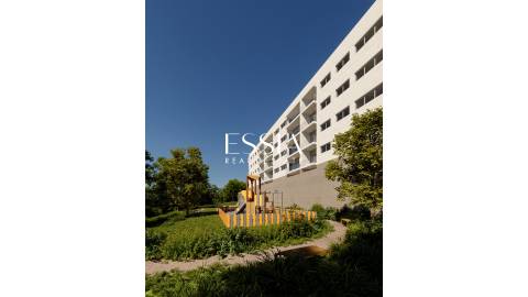 Apartamento T3 com Varanda e Garagem junto ao Arrábida Shopping