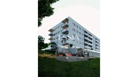 Apartamento T3 com Varanda e Garagem junto ao Arrábida Shopping