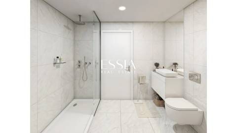 Apartamento T3 com Varanda e Garagem junto ao Arrábida Shopping