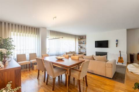 Apartamento T3 com Vistas de Mar em Matosinhos Sul