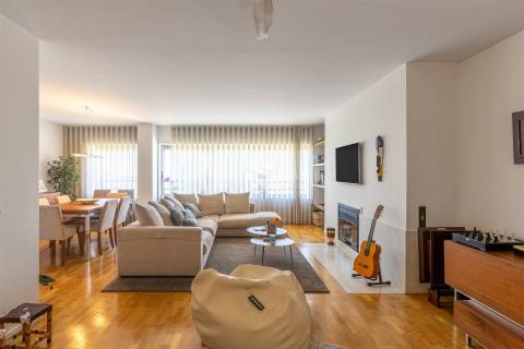 Apartamento T3 com Vistas de Mar em Matosinhos Sul