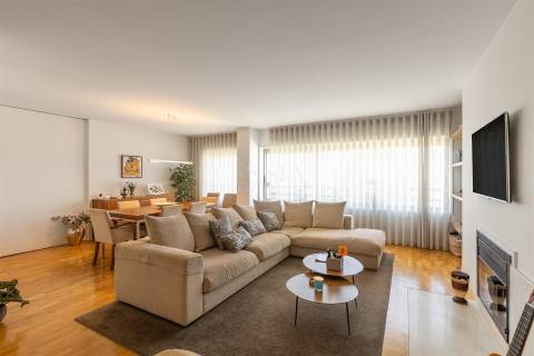 Apartamento T3 com Vistas de Mar em Matosinhos Sul