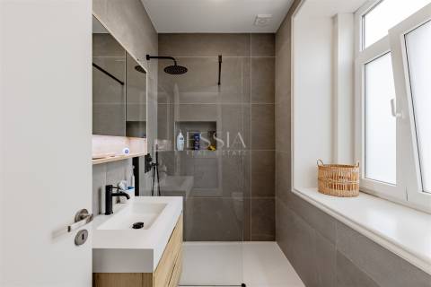 Apartamento T4 na Foz Velha a 150 metros do mar