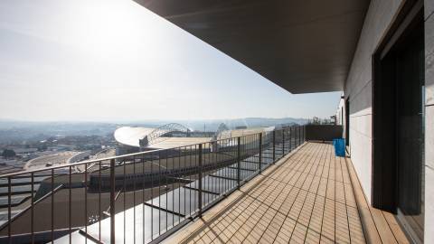 Penthouse T1 - Terraço de 39,50m2 panorâmico com cobertura.