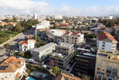 Apartamento T3 NOVO com varanda próximo Av. da Boavista no Porto