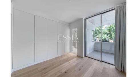 Apartamento T3 com Vista Rio e Mar na Miramar Tower